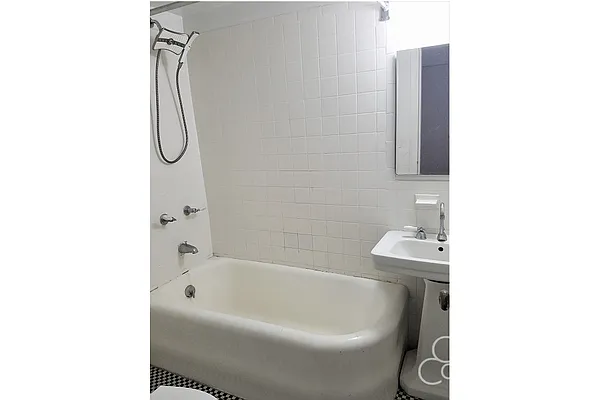 Rented by City Connections Realty | media 4