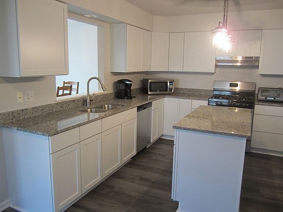 2nd image of 1418 Laurel Oaks Dr