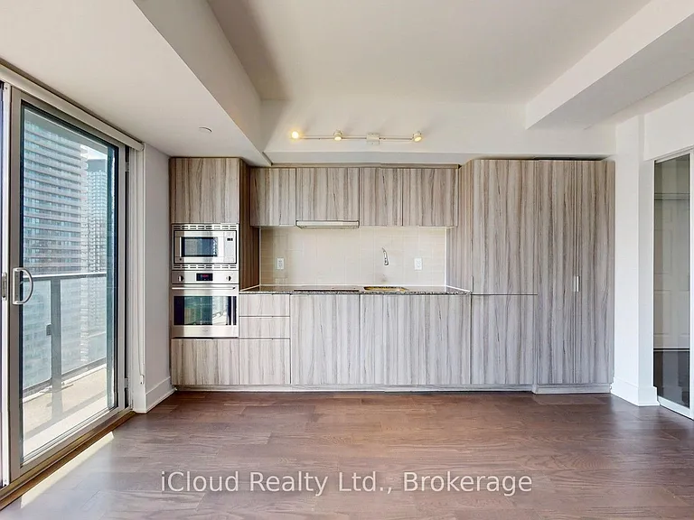 955 Bay St #2818 — Photo 8