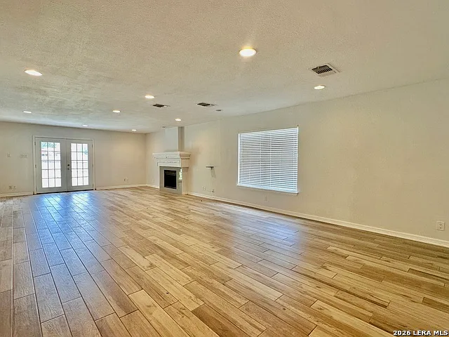 3 bed, 2.5 bath, 2575 sqft, $2,275 — Photo 4
