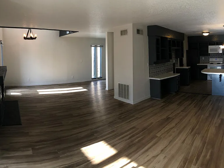 6126 S Lakewood Ave — Photo 9