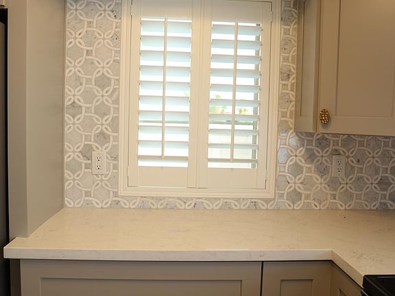 3rd image of 2020 W Union Hills Dr