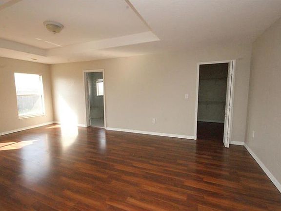 Move right in this Beautiful 4/2.5