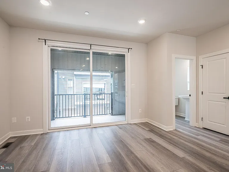 13001 Hattontown Sq — Photo 17