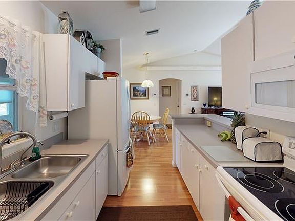 3rd image of 3782 Candia Ave