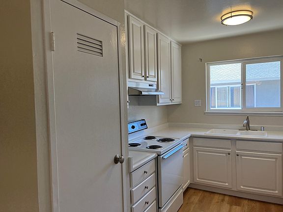 3rd image of 1800 Ednamary Way APT F