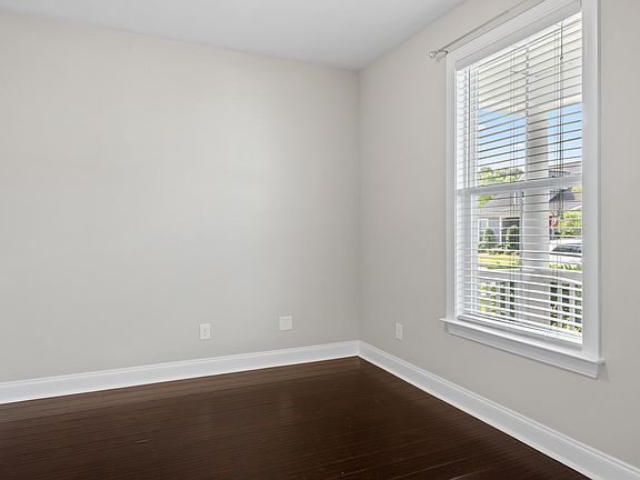 5th image of 104 Crossandra Ave
