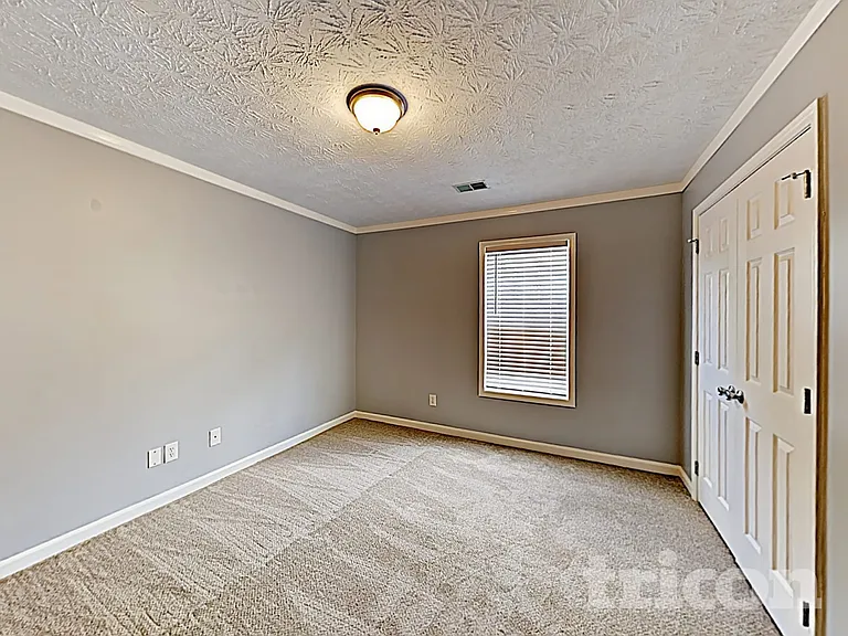 726 Westbury Dr — Photo 11