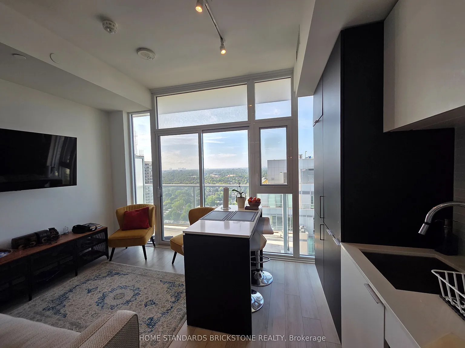 2 bed, $2,400 — Photo 2