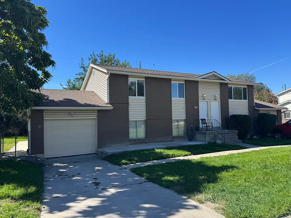 568 E Carmel Dr