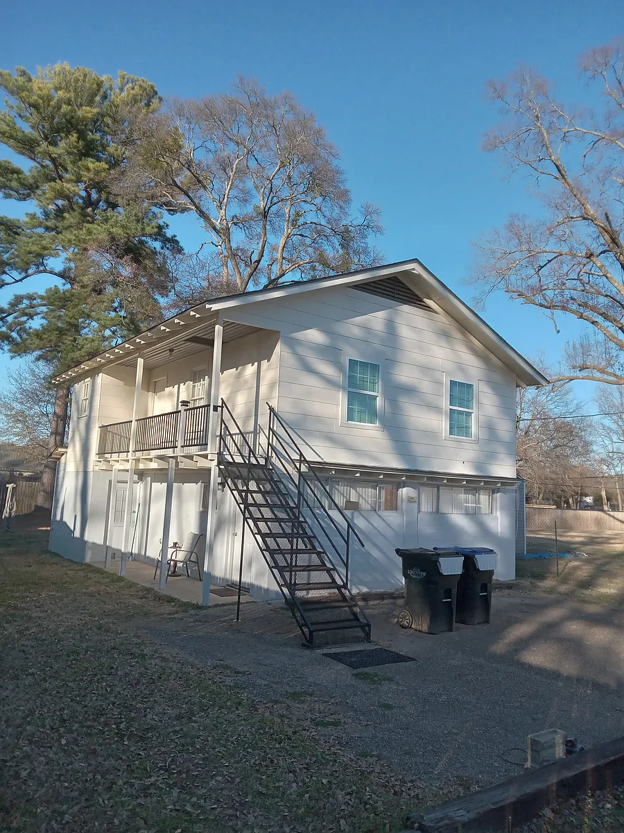 Building Photo - 207 E Grand Ave #A