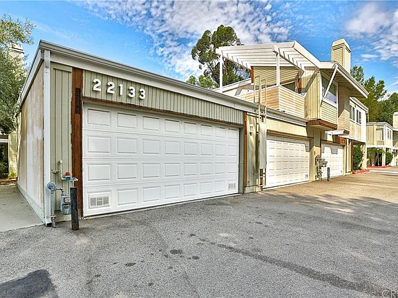 3rd image of 22133 Burbank Blvd Unit 1