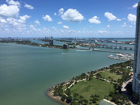 3rd image of 2020 N Bayshore Dr APT 3404