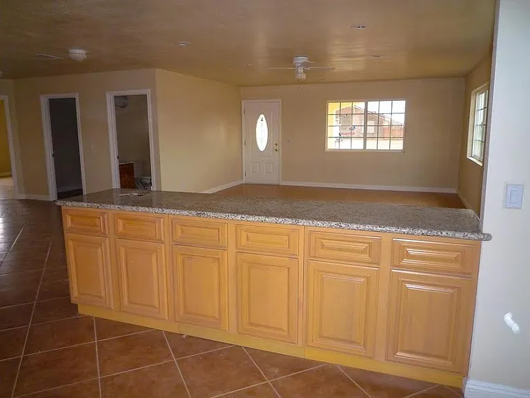 10600 Sheridan St — Photo 5