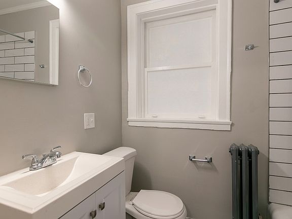 5th image of 2443 W Rosemont Ave APT 2