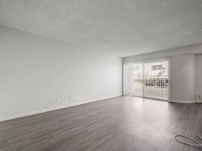 8011 W Romaine St — Photo 19