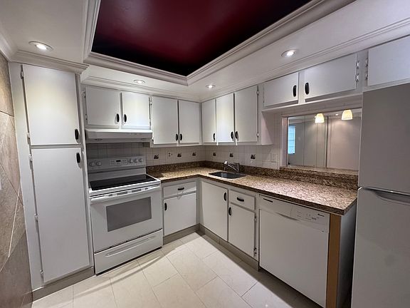 4th image of 4384 NW 9th Ave APT 297