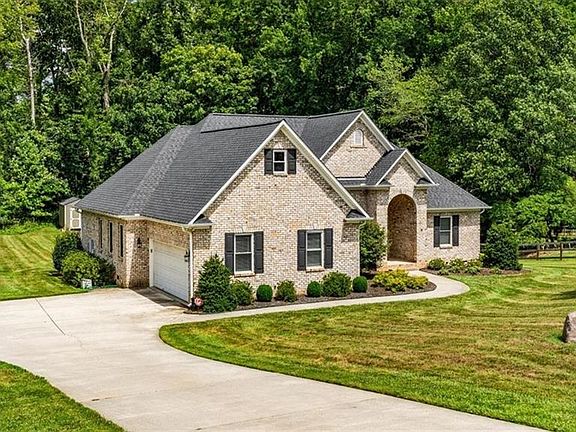 2nd image of 592 Carson Ridge Dr