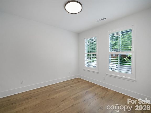 4th image of 2516 Park Rose Ln #15