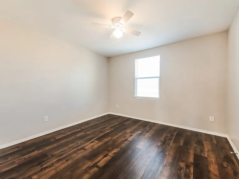 1412 Laurel Ln — Photo 13
