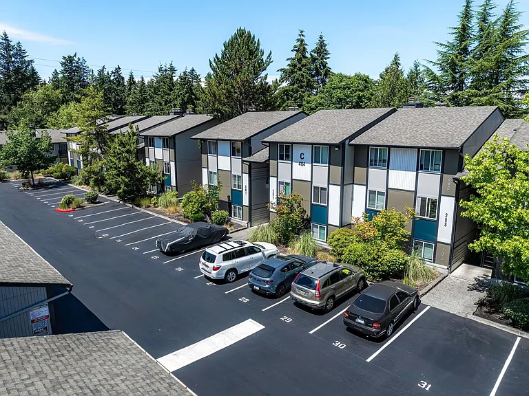 Cross Creek Apartments — Photo 17