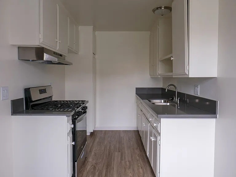Tustin Villas — Photo 3