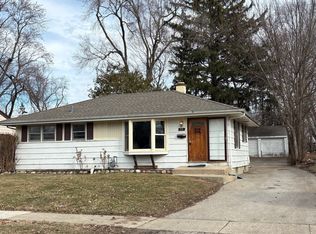 115 N Greenview Ave, Mundelein, IL 60060
