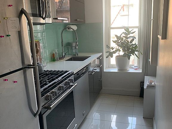 5th image of 134 Eldridge St APT 6