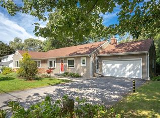 6 Hillside Ln, Chelmsford, MA 01824
