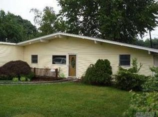 38 Franklin St, Islip, NY 11751