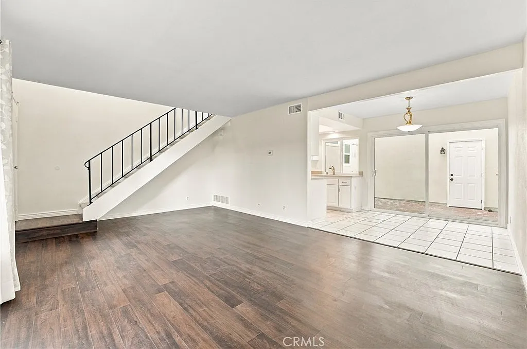 2 bed, 1.5 bath, 1080 sqft, $3,000 — Photo 4