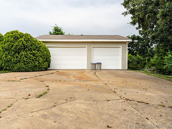 4th image of 8775 Leonard St