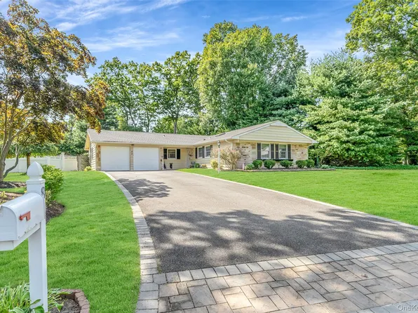 80 Sycamore Circle, Stony Brook, NY 11790