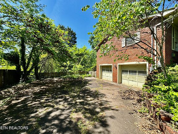5th image of 805 Dorset Dr