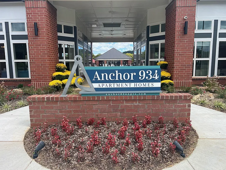 Anchor 934 Apartments — Photo 27
