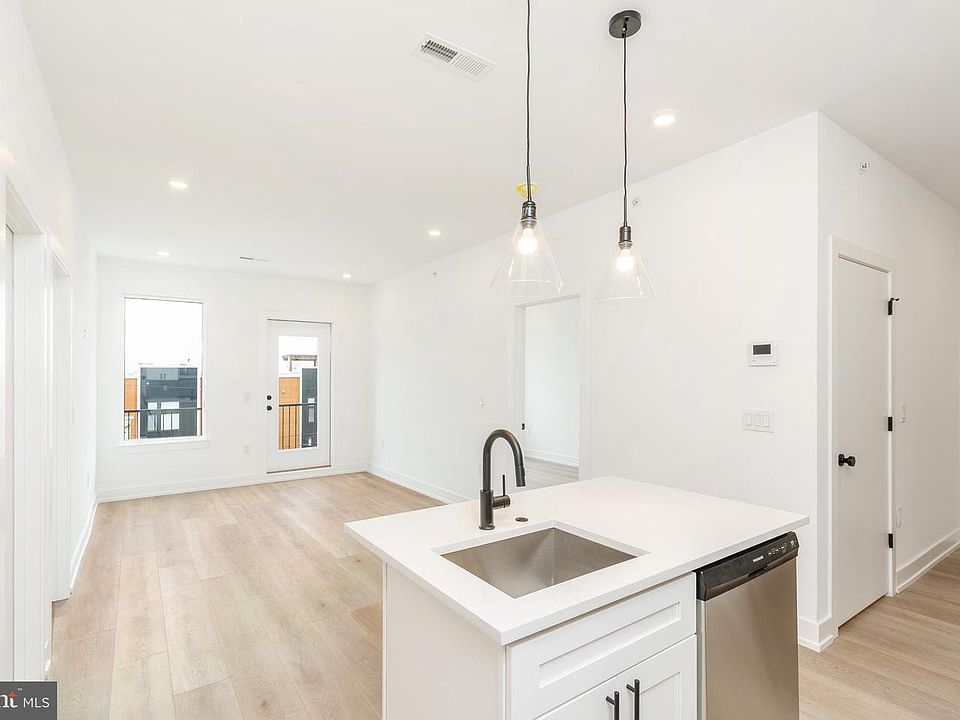 1st image of 2002 Frankford Ave #301