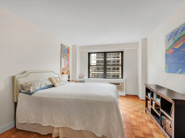 399 East 72nd Street image 5 of 8