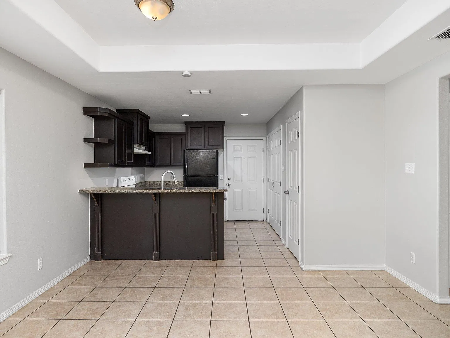 1224 W Harrison Ave — Photo 3