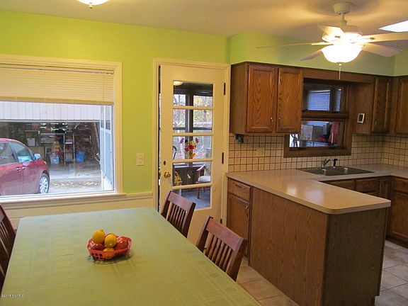 4th image of 1731 Cambridge Dr SE