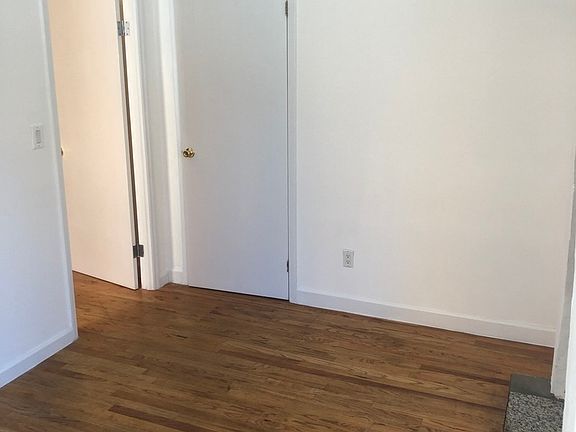 5th image of 176 Elizabeth St APT 5