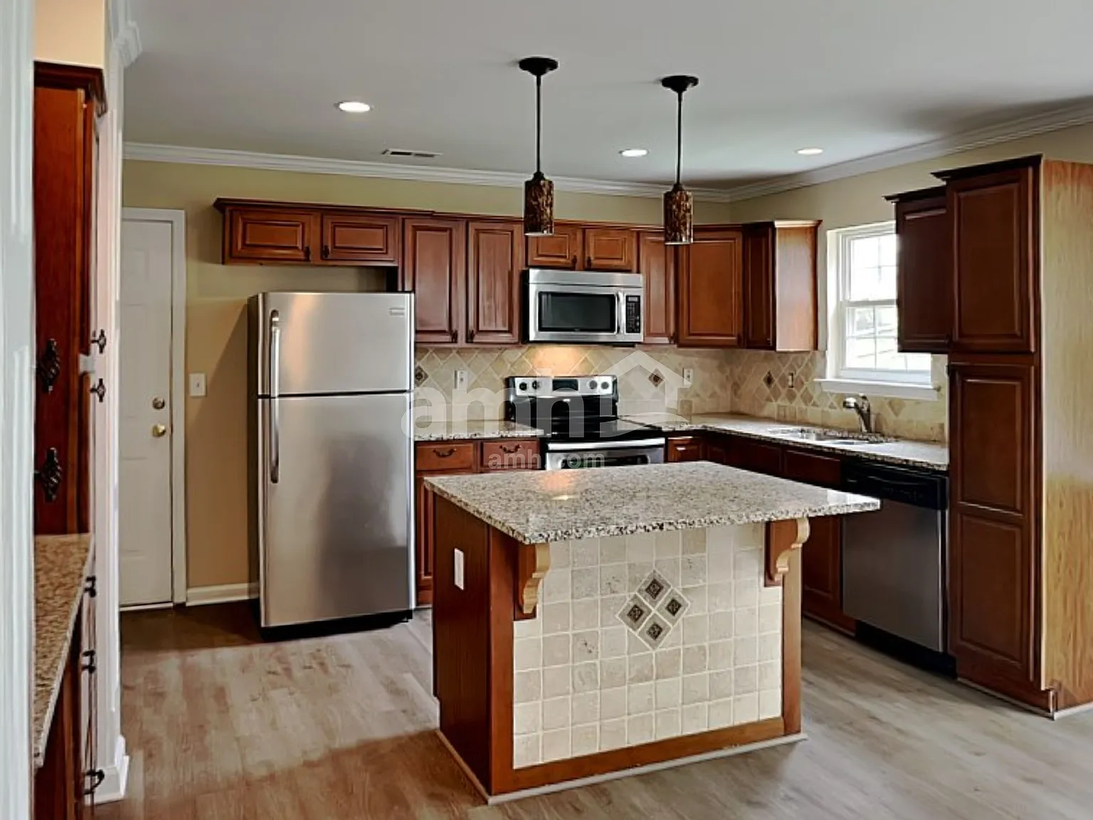 4 bed, 2.5 bath, 2280 sqft, $2,435 — Photo 3