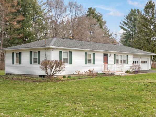 2 Pin Oak Dr, Kinderhook, NY 12106