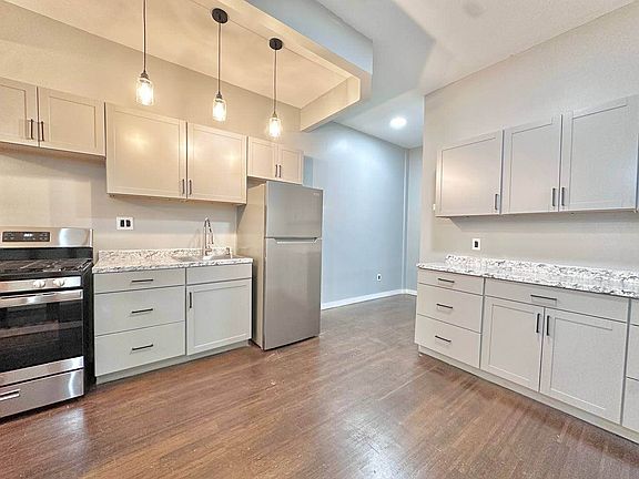 4th image of 1516 Gates Ave APT 1L