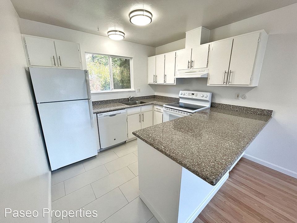 1st image of 35 Thomas Dr #8