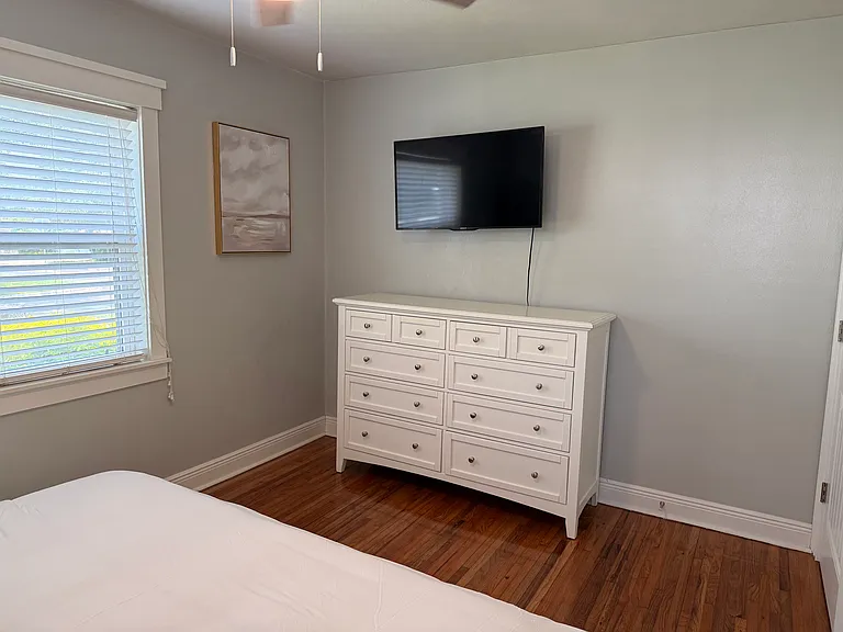 4202 W Palmira Ave — Photo 24