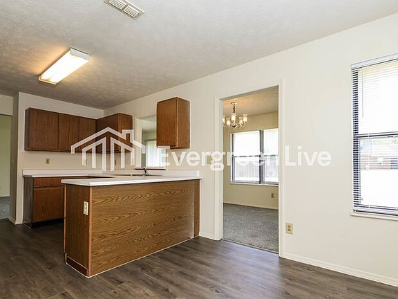 5th image of 8688 Deer Hollow Dr