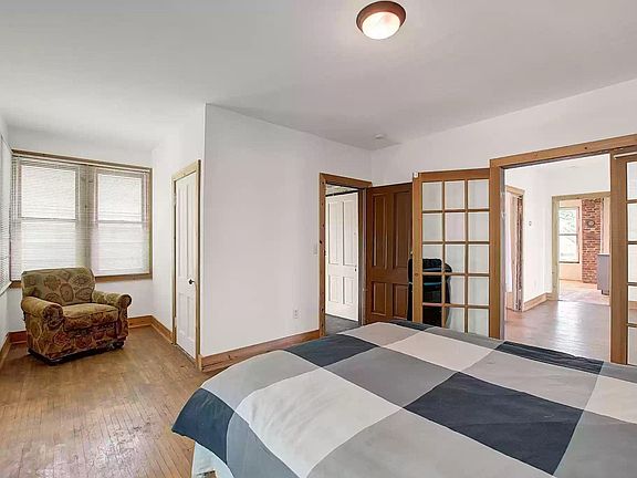 3rd image of 586 Sherburne Ave
