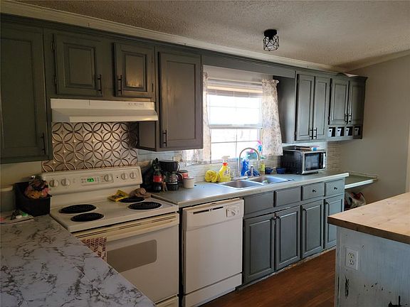 3rd image of 2901 Rolling Oaks Dr