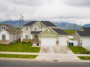 195 S Sunburst Dr, Layton, UT 84041