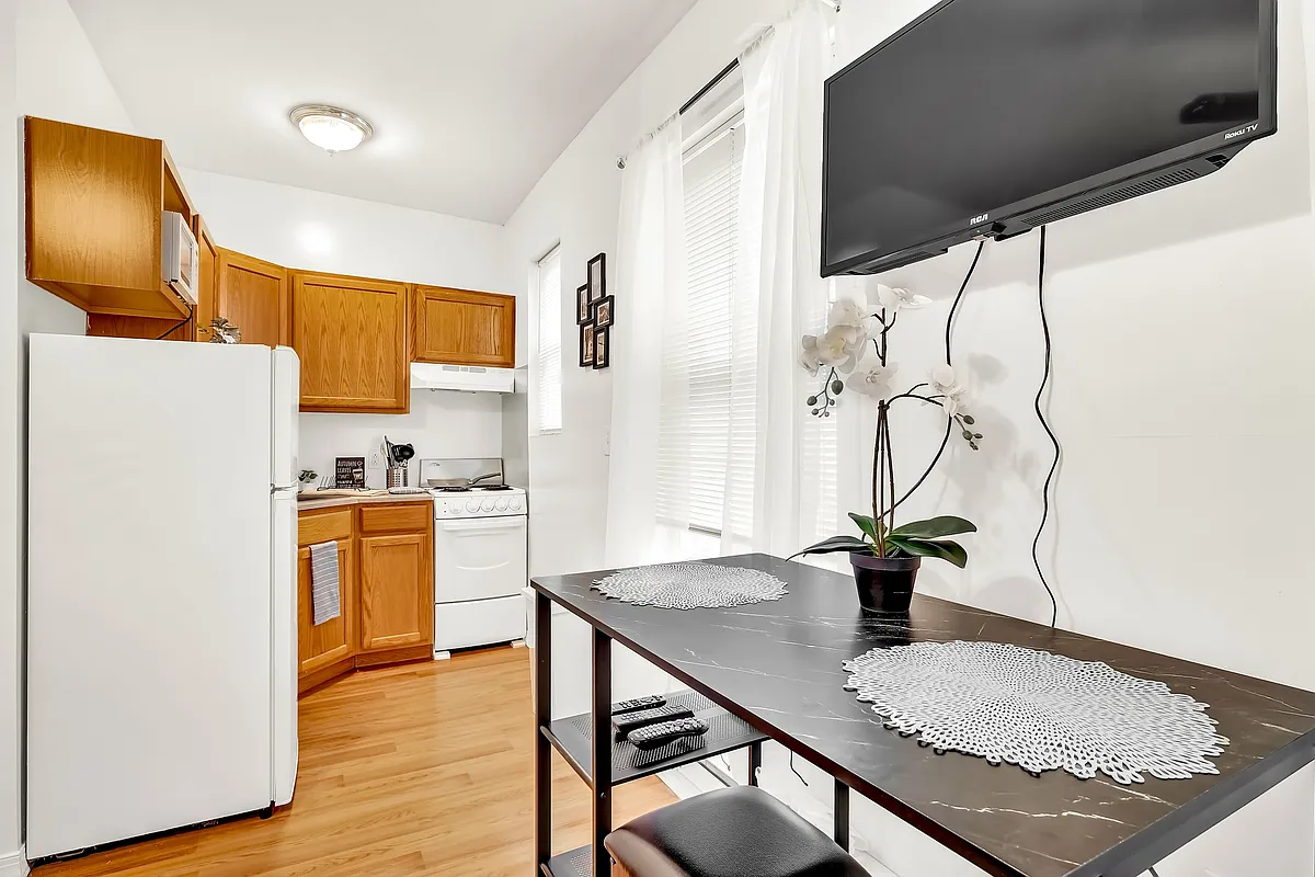 Building Photo - 1131 Spruce St #2b & 1b